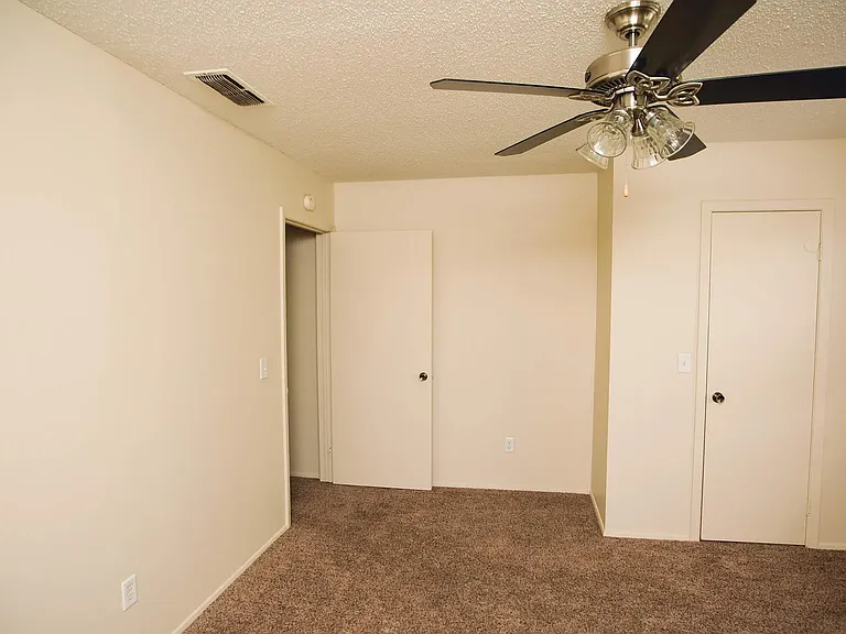 Cottonwood Townhomes — Photo 8
