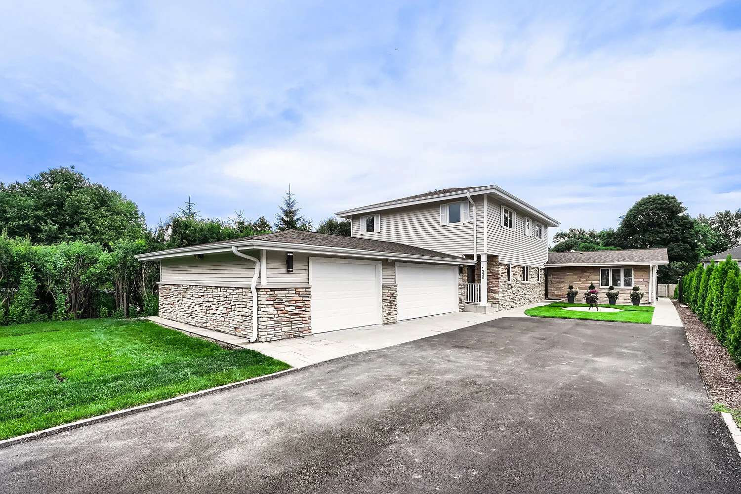 7 bed, 3995 sqft, $8,500 — Photo 3