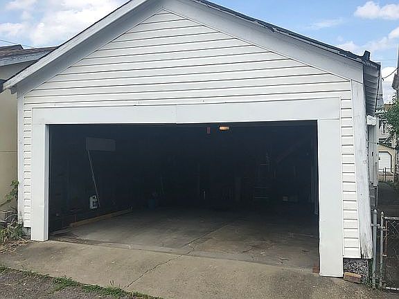 3rd image of 609 Grant Ave
