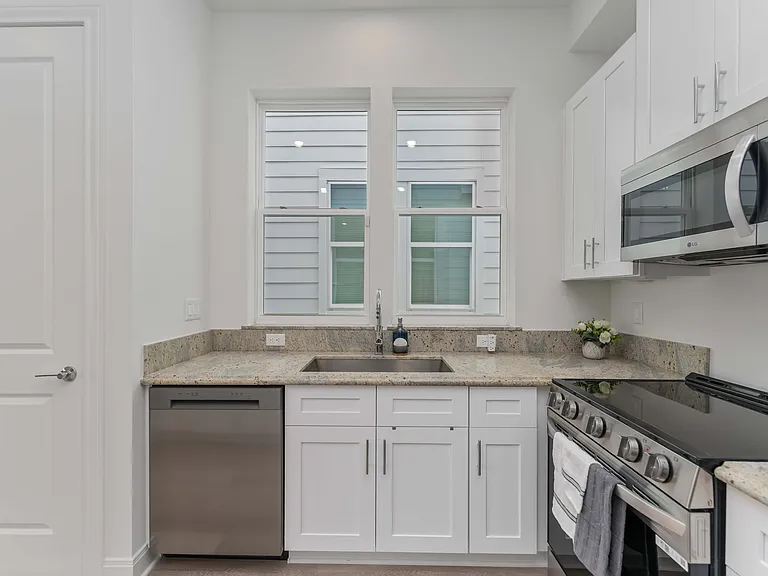 5117 Briscoe St — Photo 9