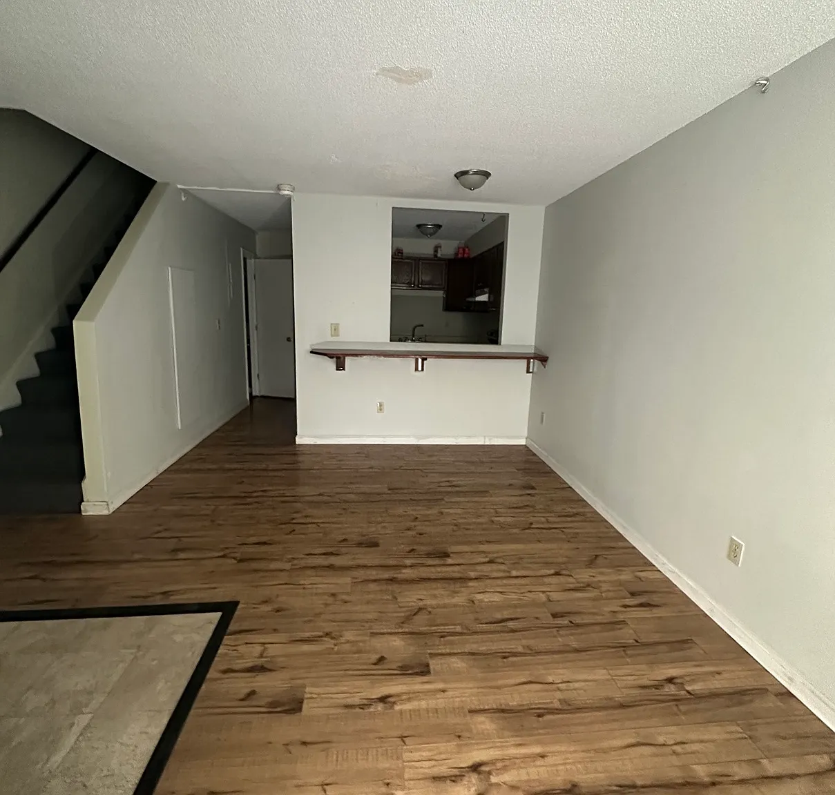 3 bed, 1.5 bath, 1056 sqft, $2,700 — Photo 2