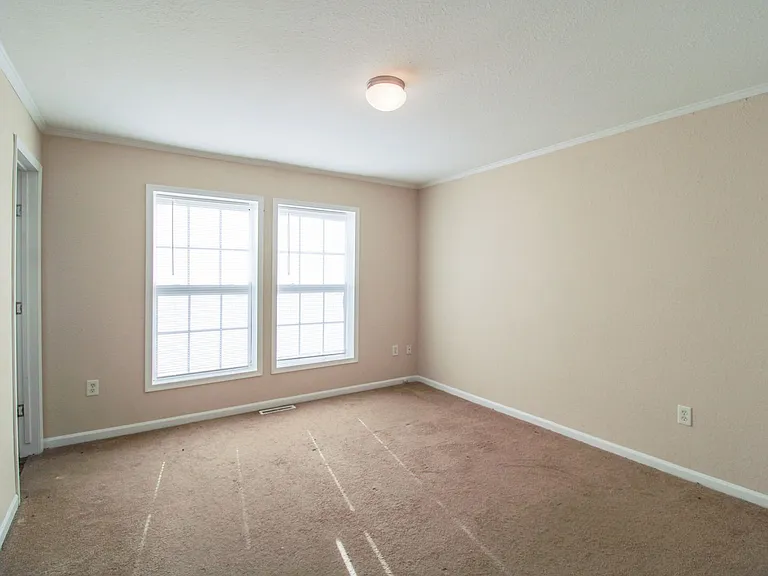 124 Meadows Ln — Photo 13