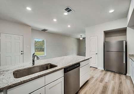 4th image of 1222 Parker Dr #1222