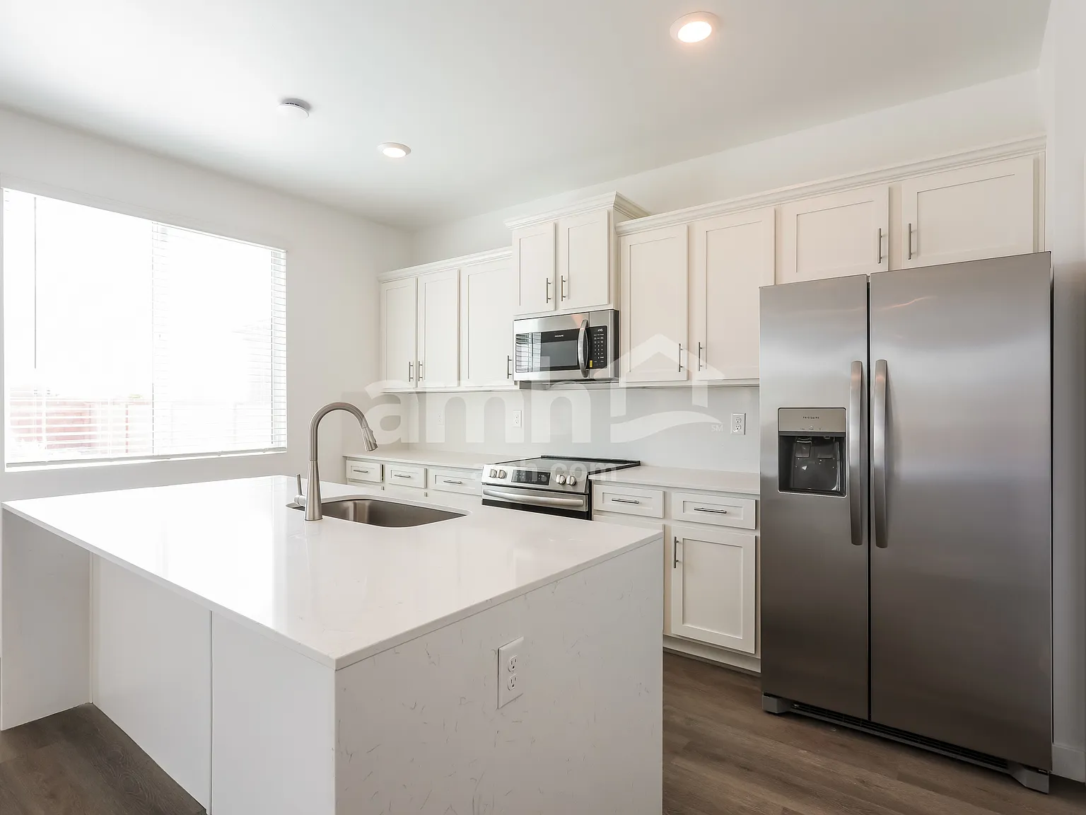 4 bed, 2.5 bath, 2240 sqft, $2,385 — Photo 3