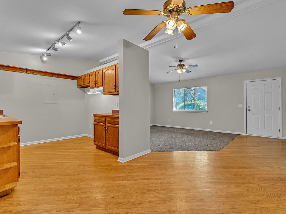 24533 Grove Ave, photo 11