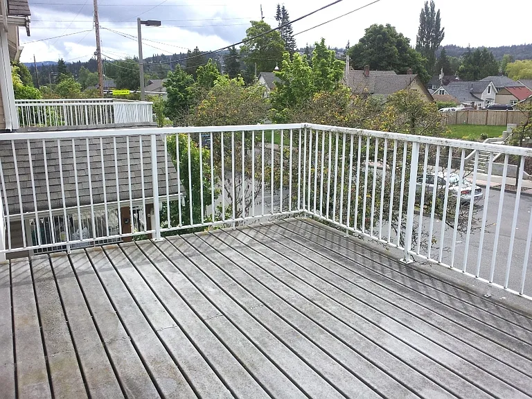 401 Lakeway Dr — Photo 9