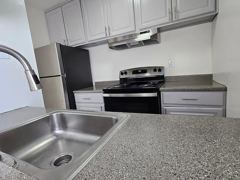 1830-1834 Bell St — Photo 80