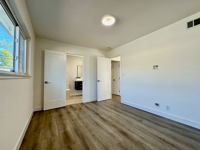 1544 San Joaquin Ave — Photo 11