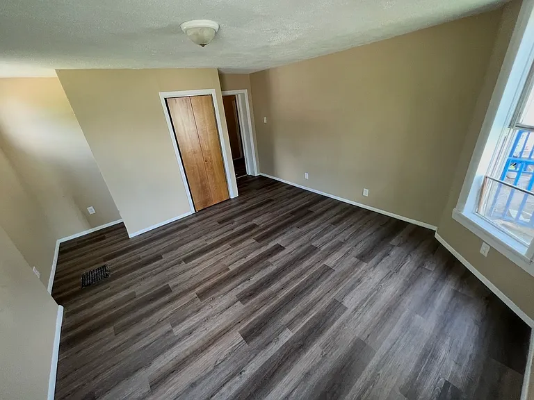 172 Hamline Ave — Photo 8