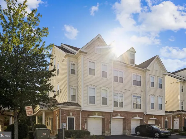 6821 Hampton Bay Ln, Gainesville, VA 20155