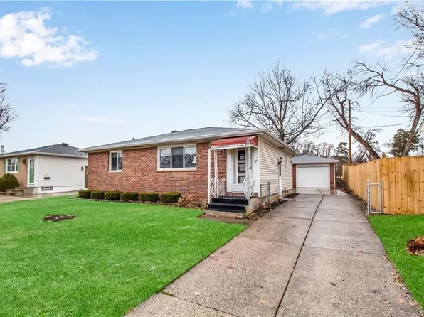 25 Domino Ct, Depew, NY 14043