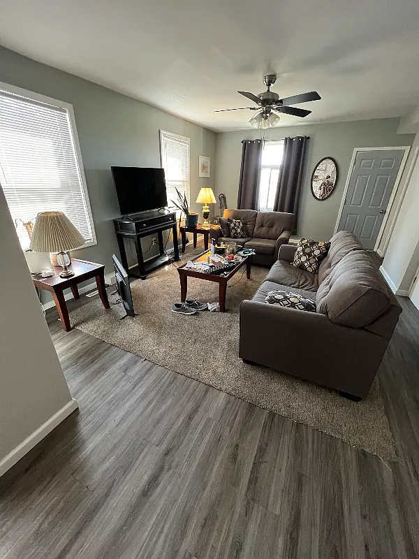 5 bed, 2300 sqft, $550 — Photo 3