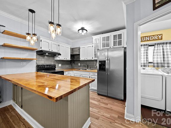 2nd image of 408 Woodlawn Ave