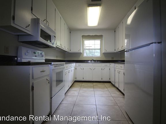 3rd image of 135 Walton Dr