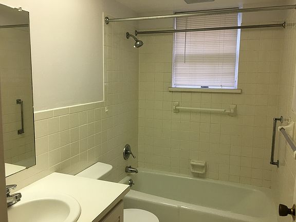 4th image of 131 Berwick Dr APT M