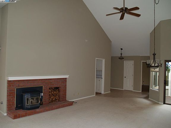 5th image of 591 Silver Lake Dr