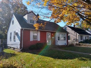 572 Irving St, Westbury, NY 11590