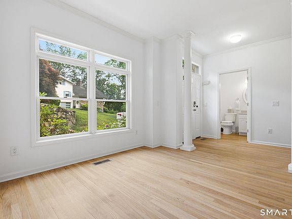4th image of 16 Sunset Hill Avenue