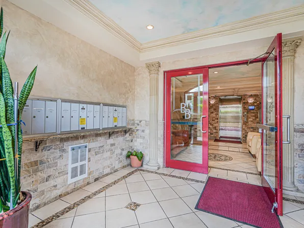 3165 Emmons Avenue image 33 of 33