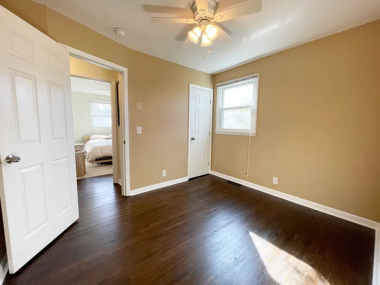 736 Vanderhorst Dr — Photo 17