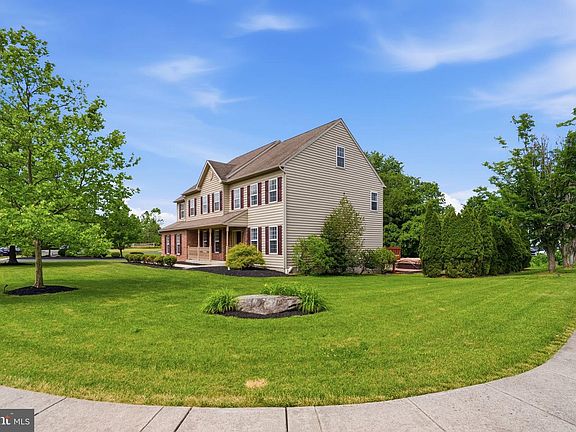 3rd image of 89 Bella Rosa Ct