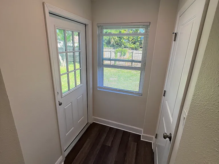 1715 W Grace St — Photo 13