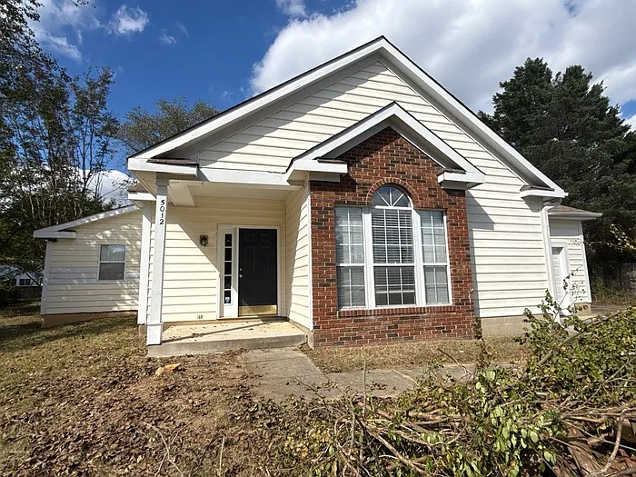 3 bed, 2.0 bath, 1710 sqft, $1,725 — Photo 1