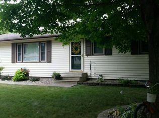 207 Viking Ave, Hanska, MN 56041
