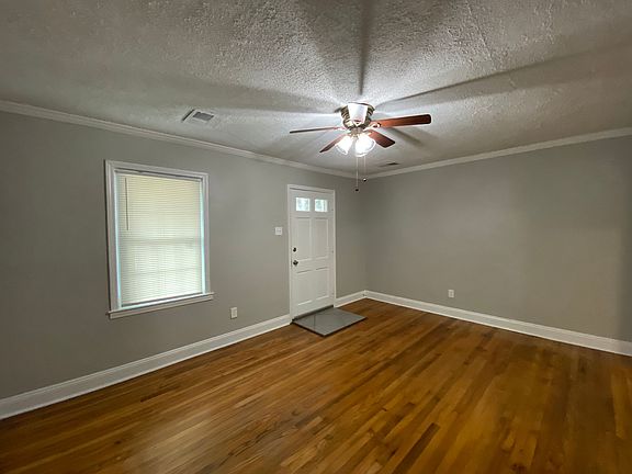3rd image of 1058 S Prescott St