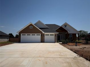 1878 Castle Dr, Guthrie, OK 73044