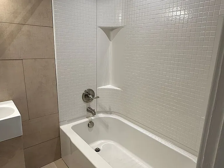 139 S Colonial Ave — Photo 12