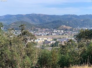 1158 Sweetbrier Ave, Roseburg, OR 97471