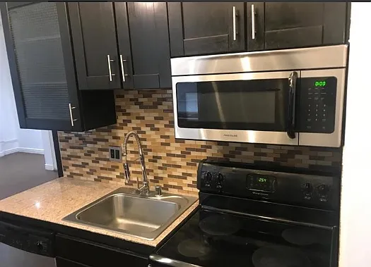 215 W 7th St #301 — Photo 10