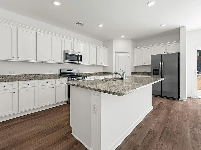 103 Dewitt Dr — Photo 16