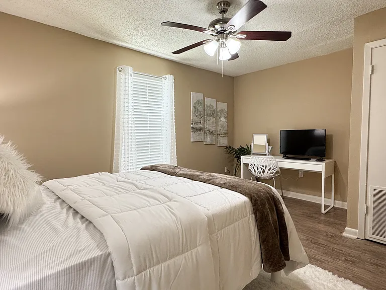 Cypress Park Apartments — Photo 9