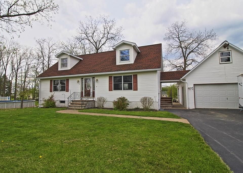 1st image of 3 Oak Dr