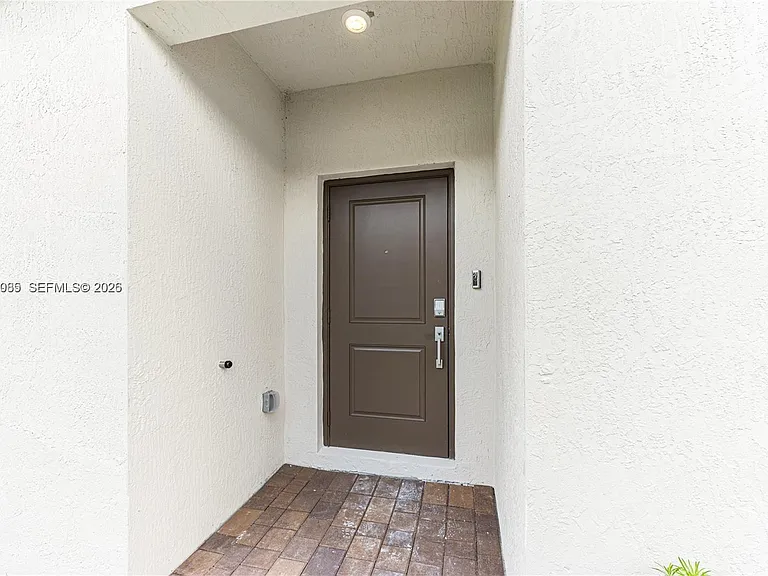 2209 SE 30th St — Photo 2
