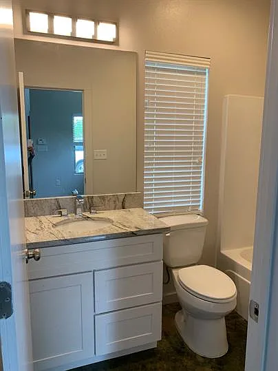 306 S Oak St #C — Photo 7