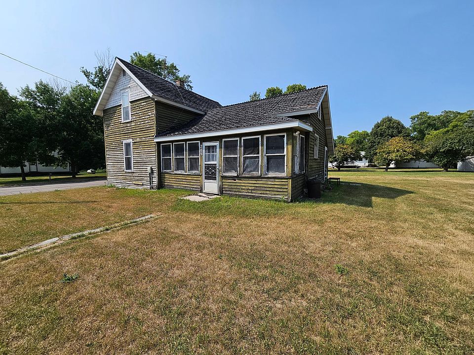 2nd image of 205 5th Ave NW