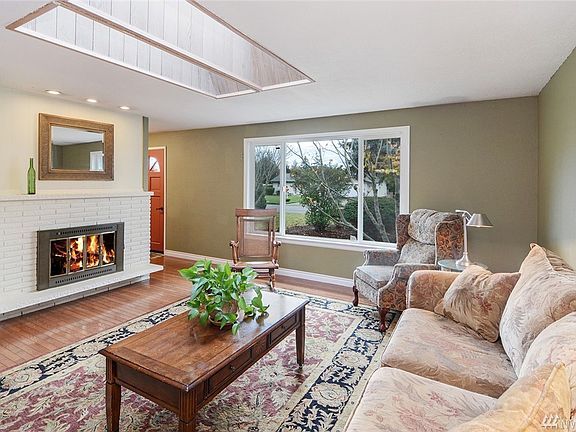 4th image of 304 White Pine Dr