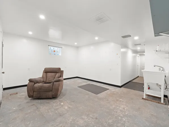 160 Stephens Avenue image 15 of 29