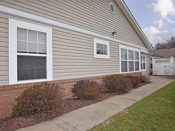 3rd image of 1066 Queen Anne Dr NW #1066