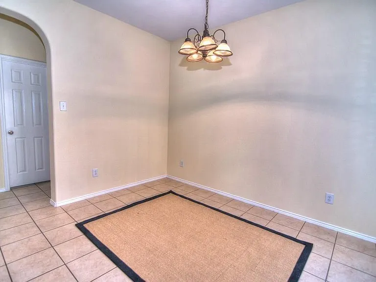 9400 Woodhurst Dr — Photo 11