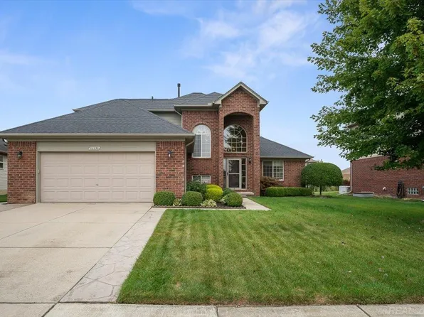 22233 Danielle Dr, Macomb, MI 48042