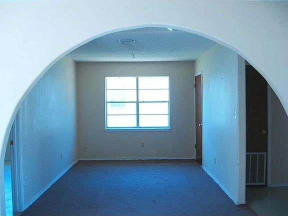 2nd image of 210 Solis Ln