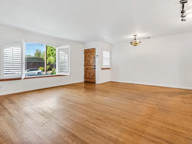 337 Bettencourt St — Photo 5