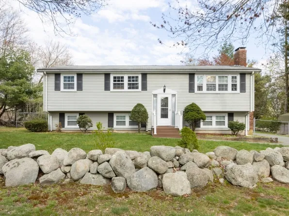 62 Sycamore St, Holbrook, MA 02343