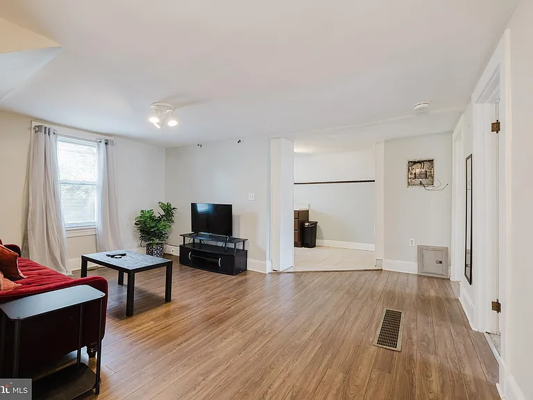 34 E Burke Ave — Photo 4