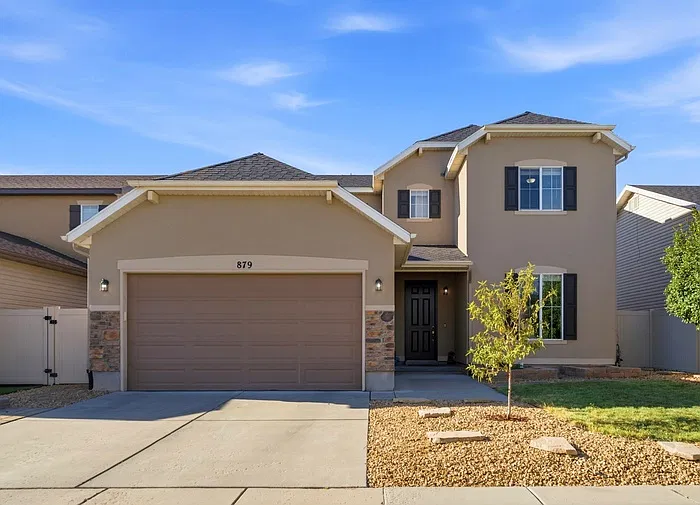 4 bed, 3.0 bath, 2448 sqft, $3,000 — Photo 2