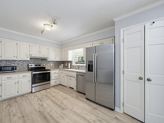 4th image of 6417 Wynbrook Way